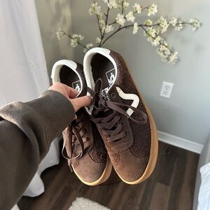 Brown Suede bans with White Accents gumsole